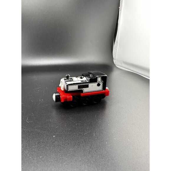Fearless Freddie Thomas Friends Train Diecast 2013 Take Along N Play Round Mag - Picture 3 of 8